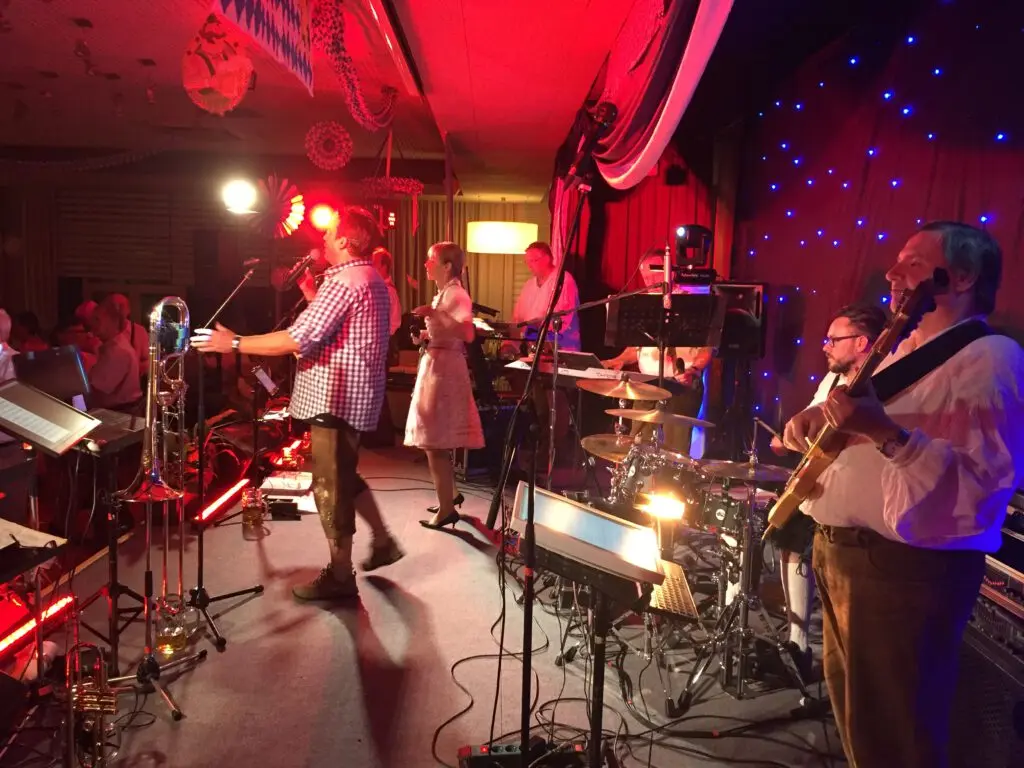 Bandbetreuung und Bühnentechnik